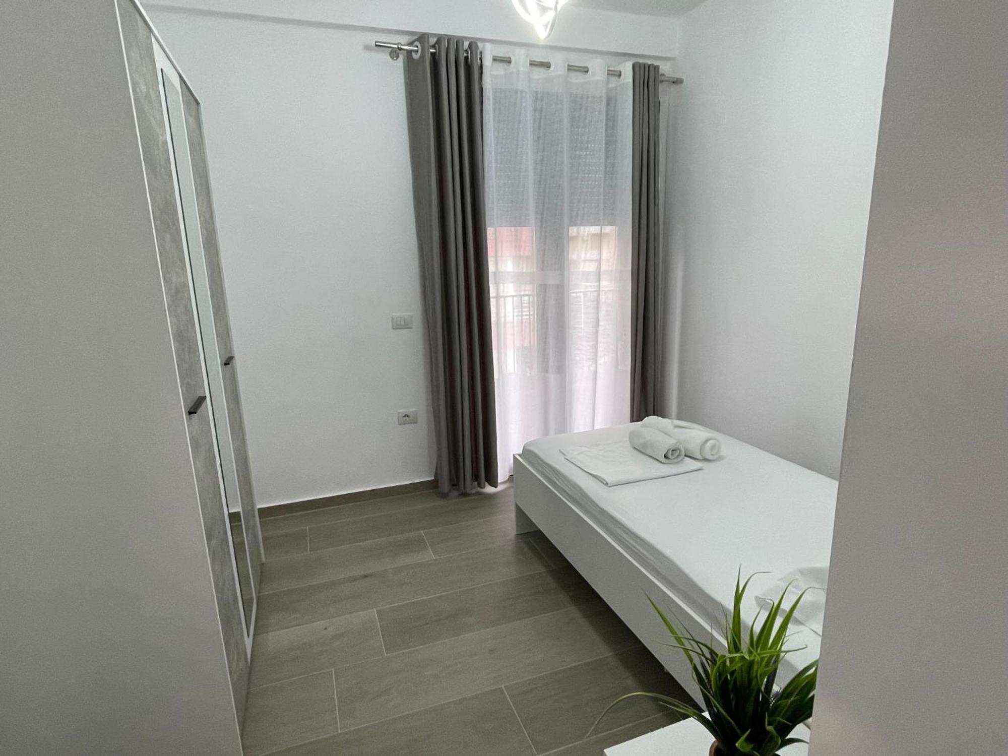 Modern Apartment In Central Vlore Luaran gambar