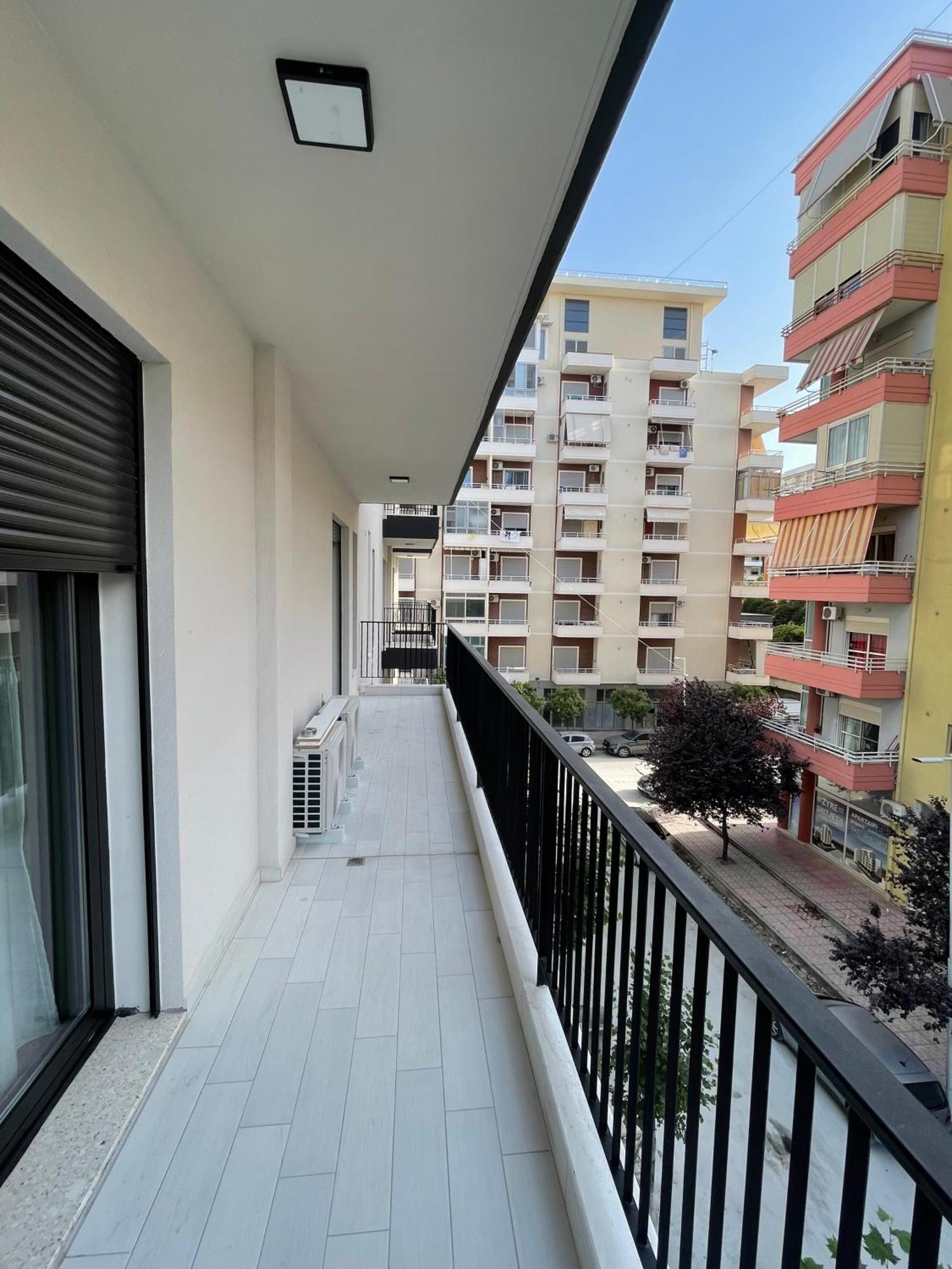 Modern Apartment In Central Vlore Luaran gambar