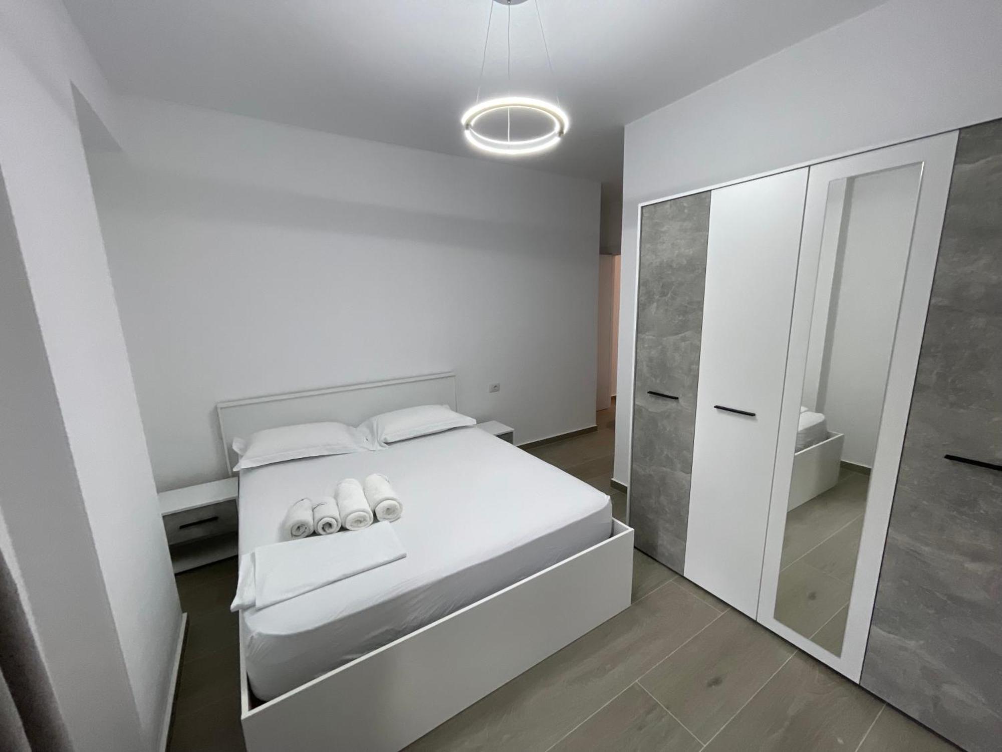 Modern Apartment In Central Vlore Luaran gambar