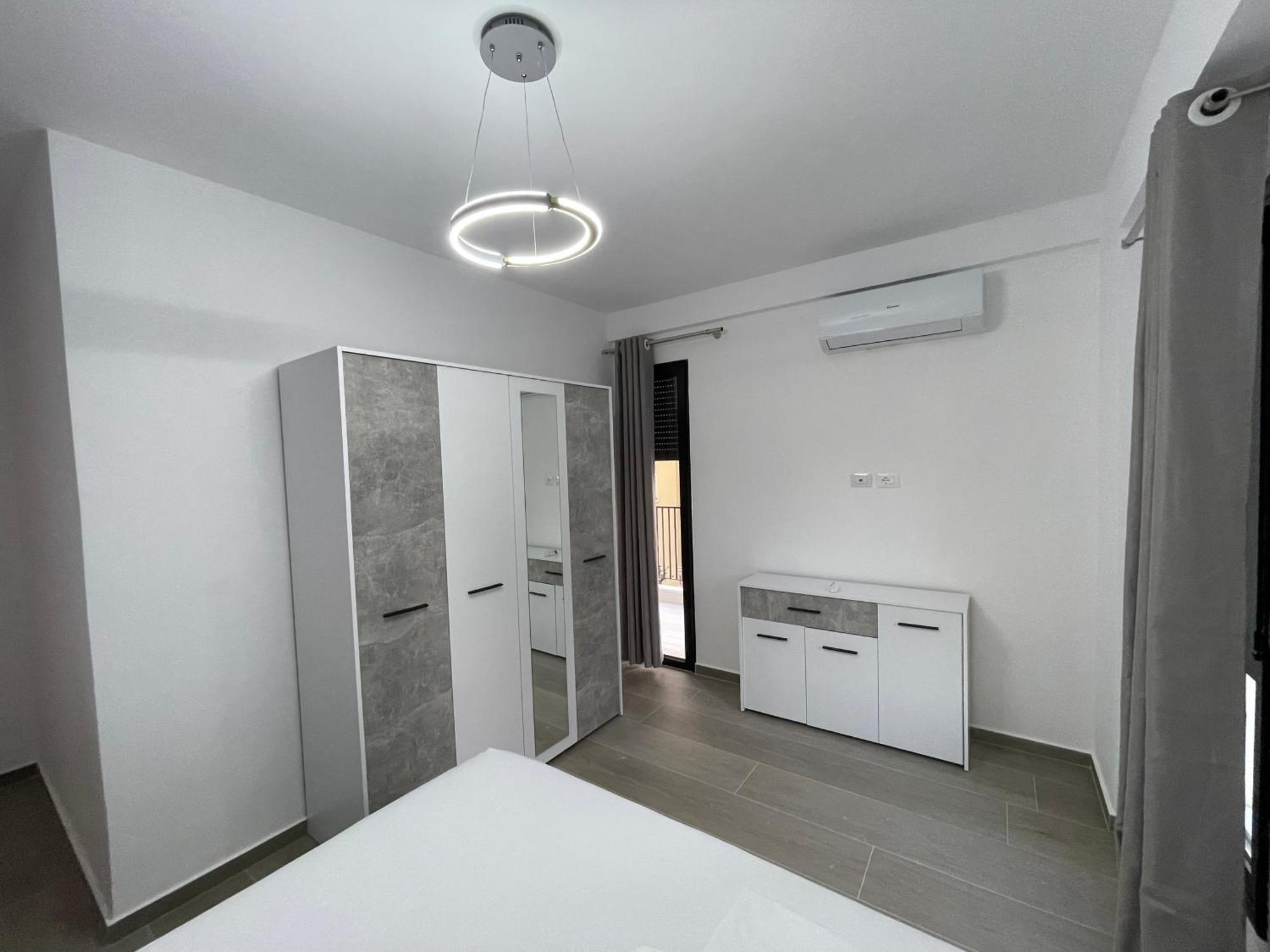 Modern Apartment In Central Vlore Luaran gambar